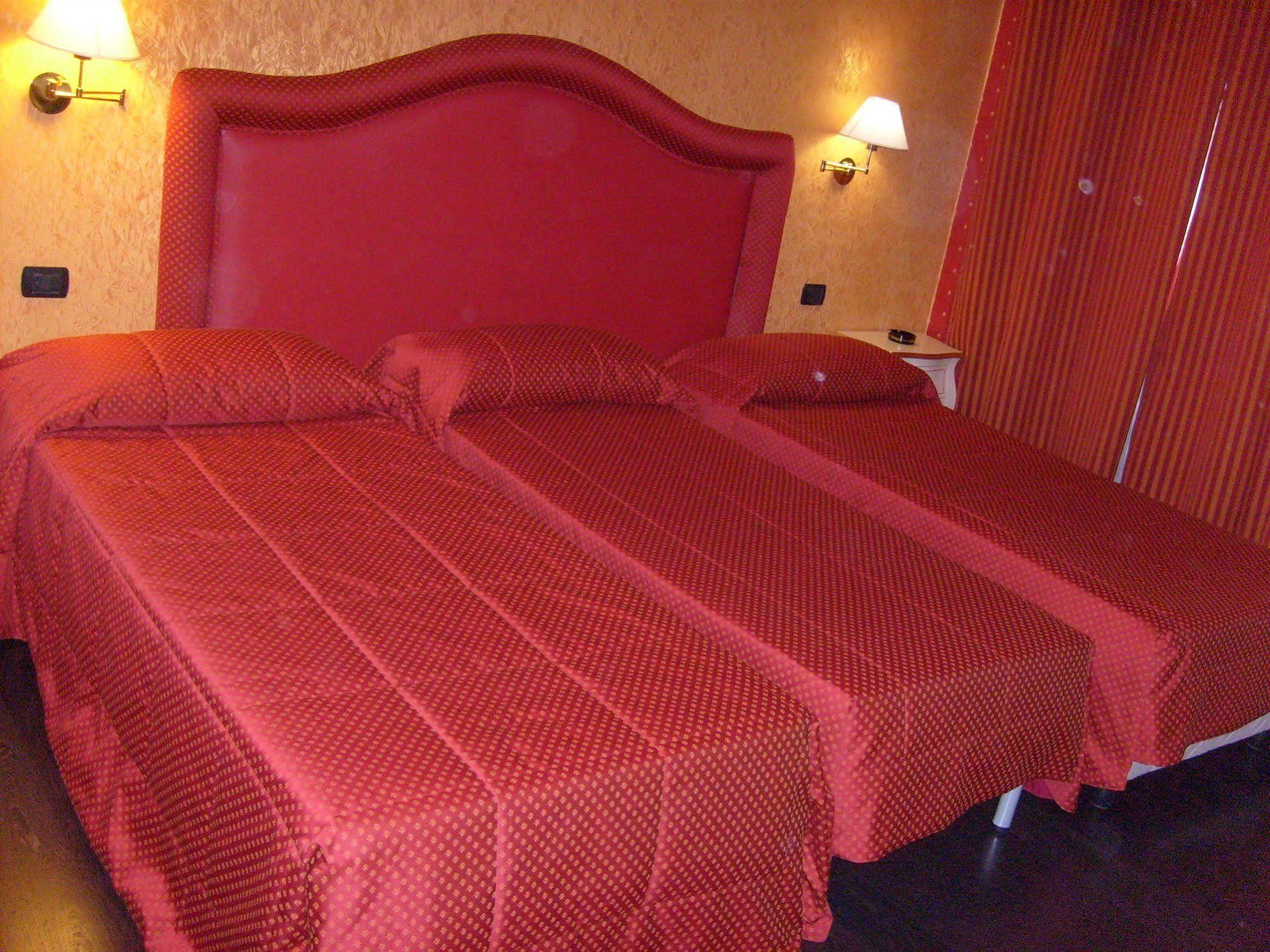 Hotel - Motel Flower グロペッロ カイローリ エクステリア 写真