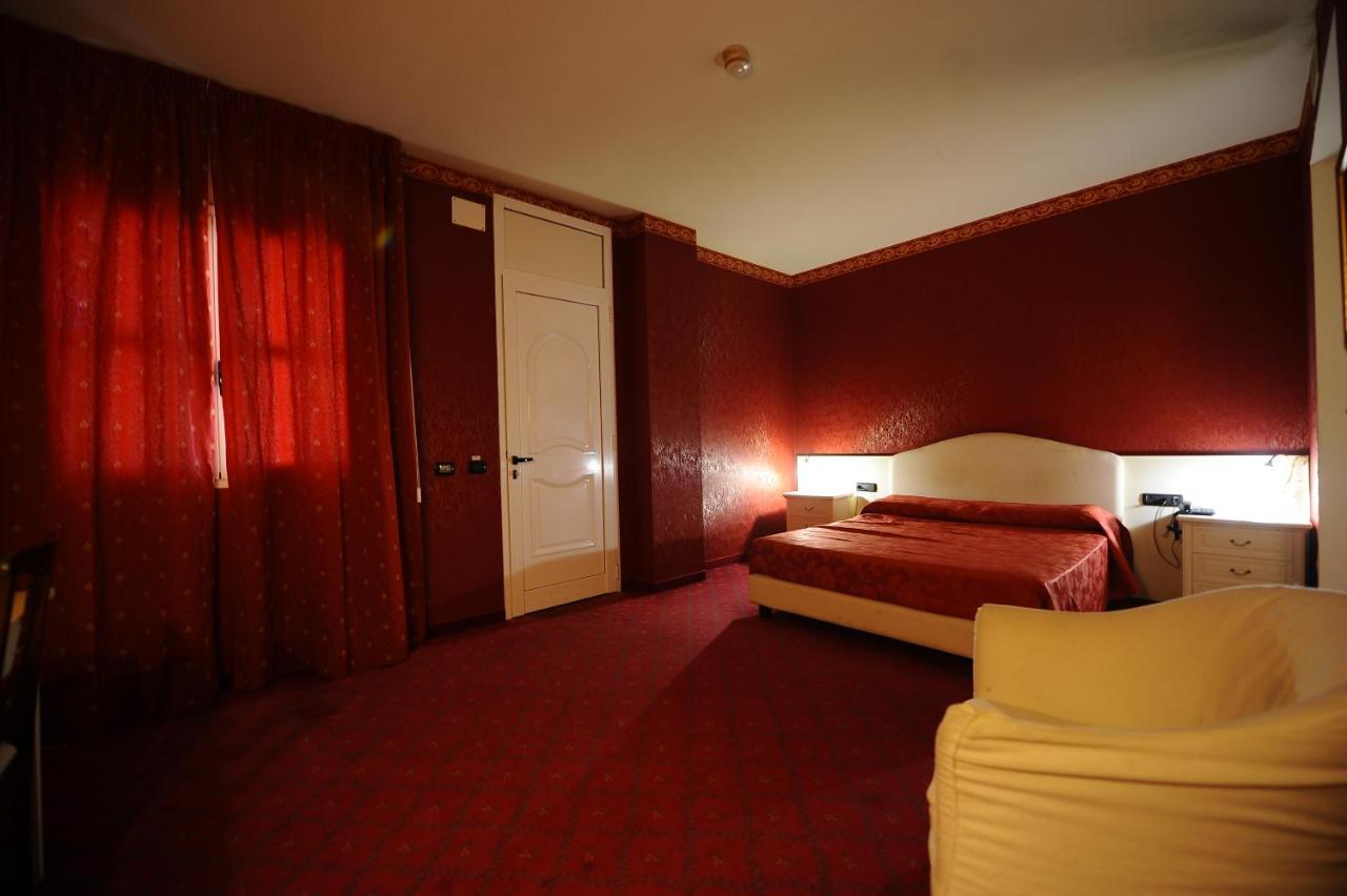 Hotel - Motel Flower グロペッロ カイローリ エクステリア 写真